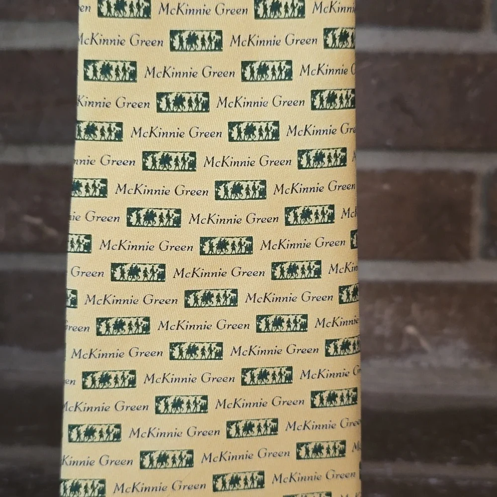 Vineyard Vines Custom Collection Rare  Men's Silk Tie‎ Yellow